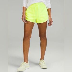 Lululemon Inner Glow High-Rise Short 3"
Neon Highlight Yellow Size 12